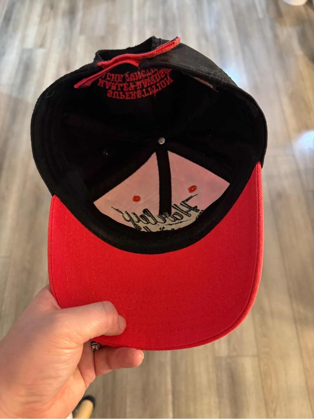Harley-Davidson Red and Black Studded Script Cap - Picture 3 of 6